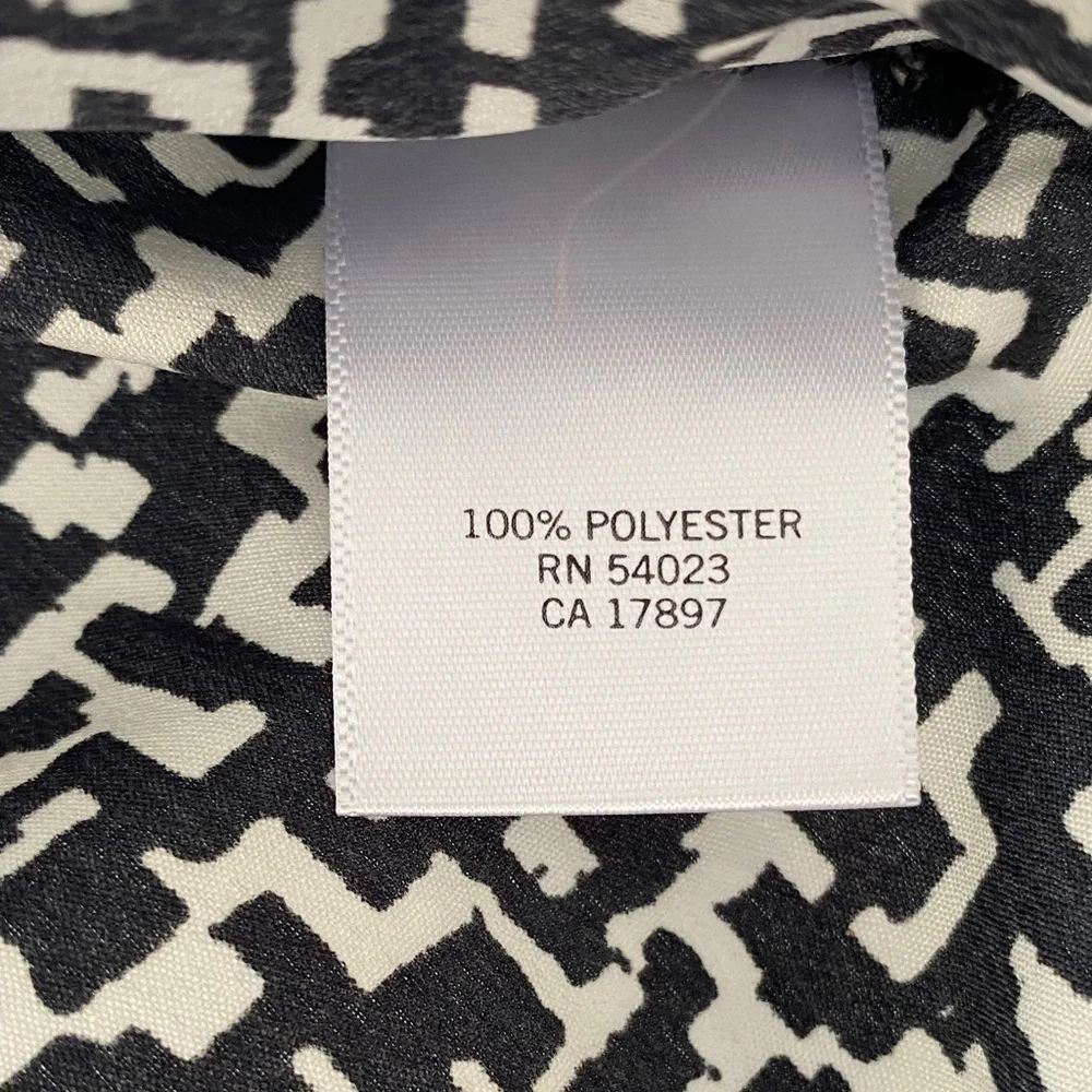 Banana Republic Black and White Patterned Blouse - Picture 3 of 4